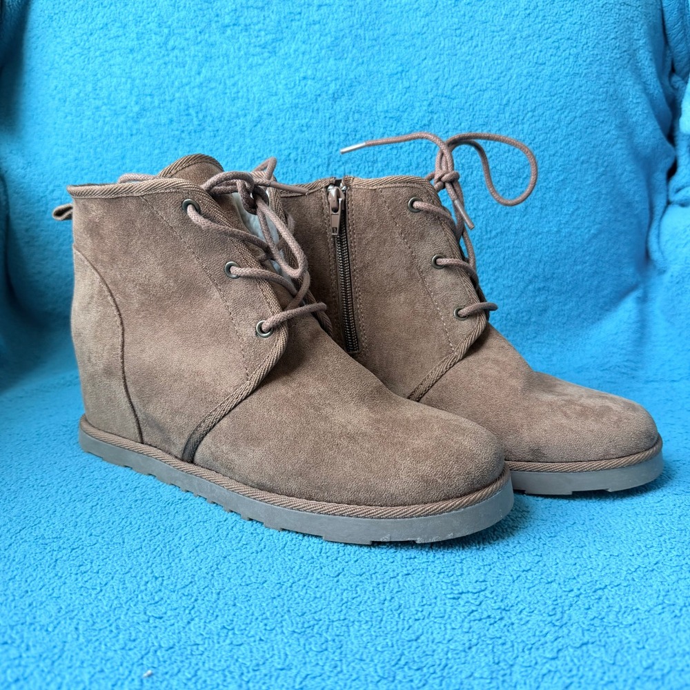 Cushionaire Kira Brown Faux Suede Wedge Boots Faux Fur Lined Ankle Bootie 8.5M